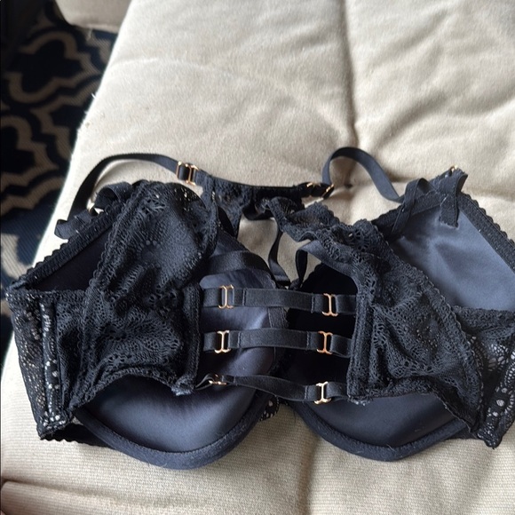 Victoria’s Secret, Very Sexy, Push-Up, Strappy Black Lace Bra, Size 32D, Used - Picture 5 of 11